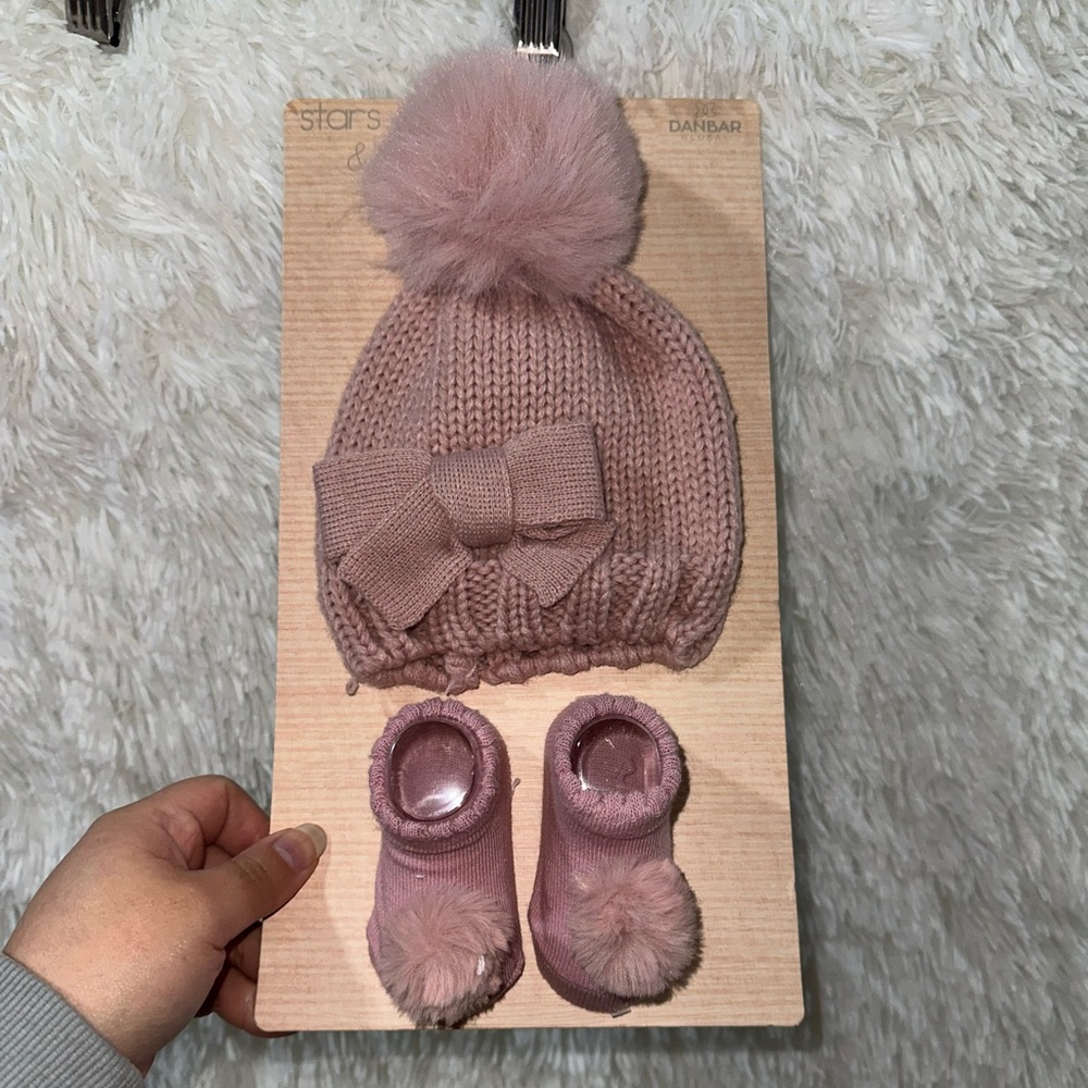 Baby Girl Beanie/Booties Set